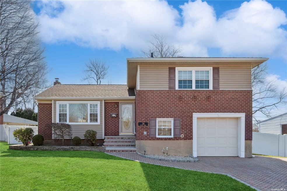 14 Sylvia Rd, Plainview, NY 11803 - photo 1