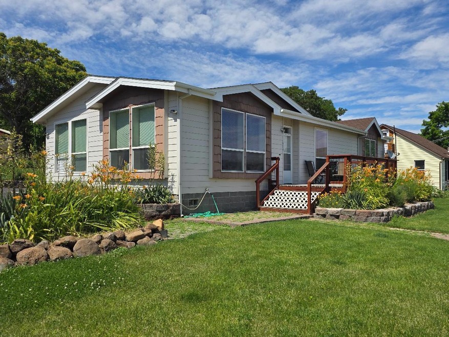 624 Dufur Ave, Maupin, OR 97037 - photo 1