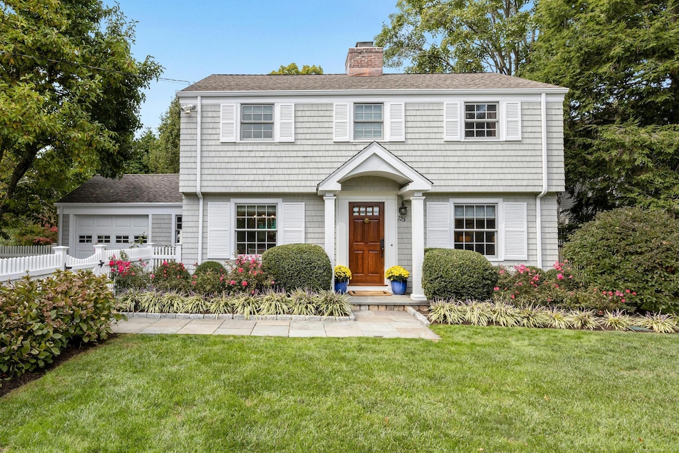 225 Hollow Tree Ridge Rd, Darien, CT 06820 - photo 1