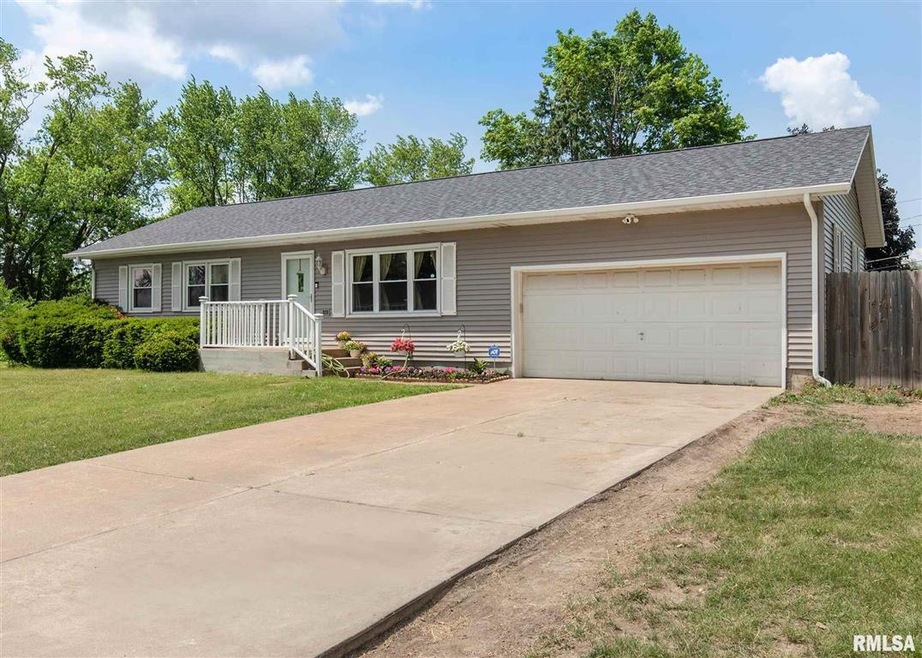 2420 W 45th St, Davenport, IA 52806 - photo 1