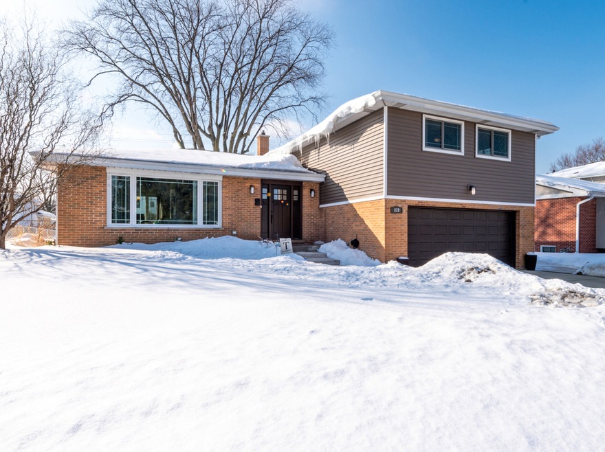 unlisted-address, Elmhurst, IL 60126 - photo 1