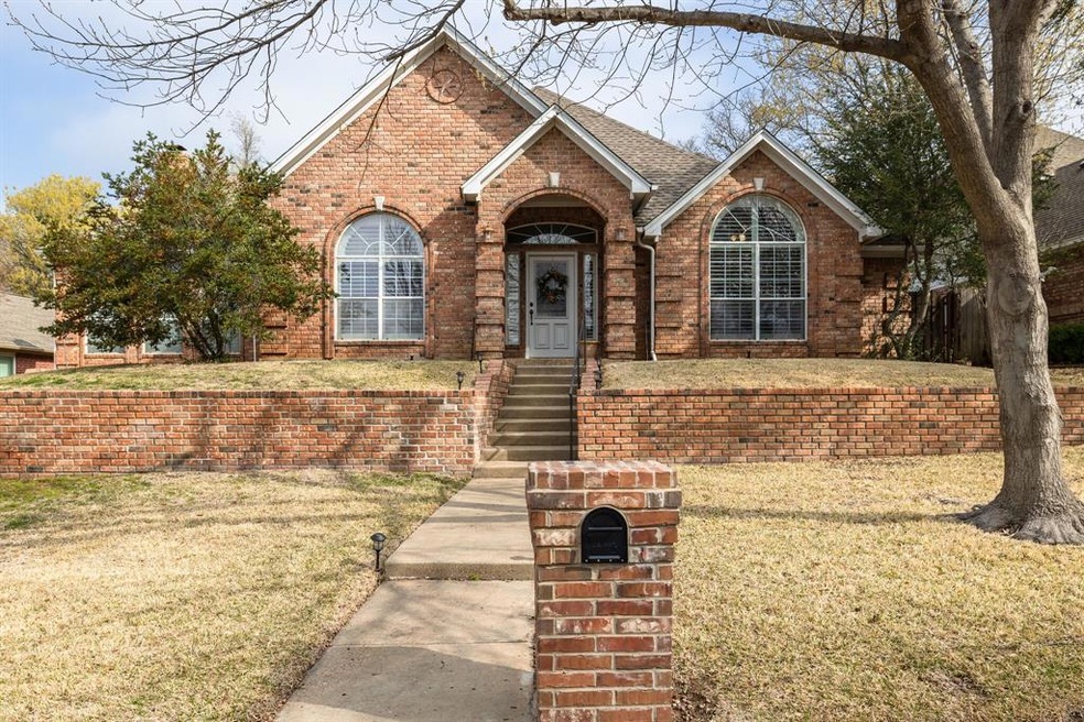 9113 High Oaks Dr, North Richland Hills, TX 76182 - photo 1