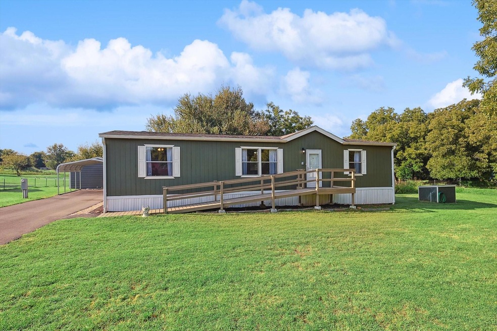 119 Draper Dr, Springtown, TX 76082 - photo 1