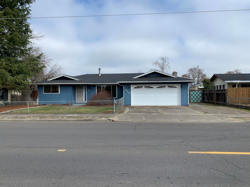 820 N 10th St, Central Point, OR 97502 - photo 1