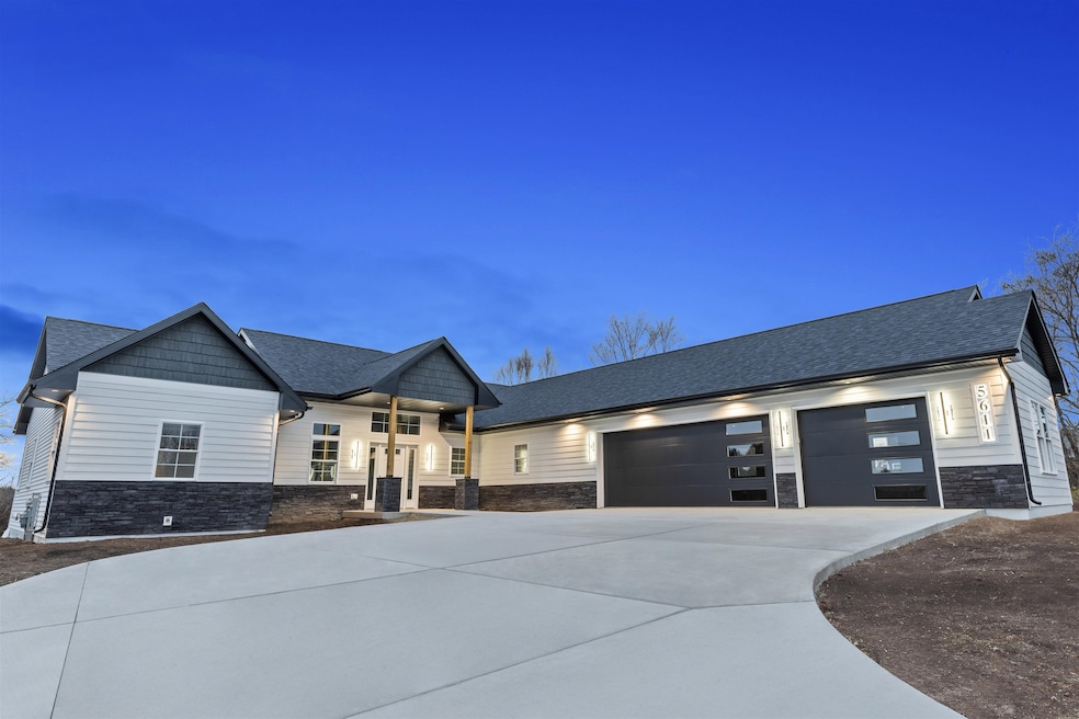 5611 N Vista Ln, Janesville, WI 53548 - photo 1