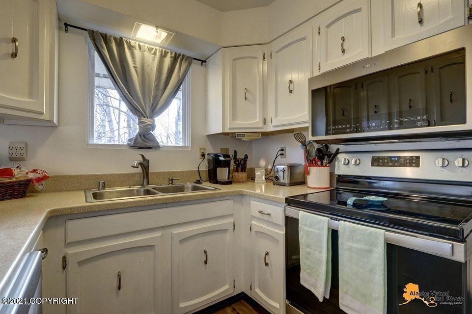 Kitchen W/New Appliances