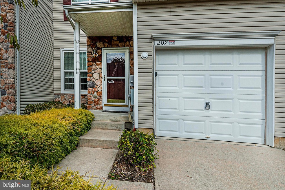 207 Chancellor Dr, Woodbury, NJ 08096 - photo 1