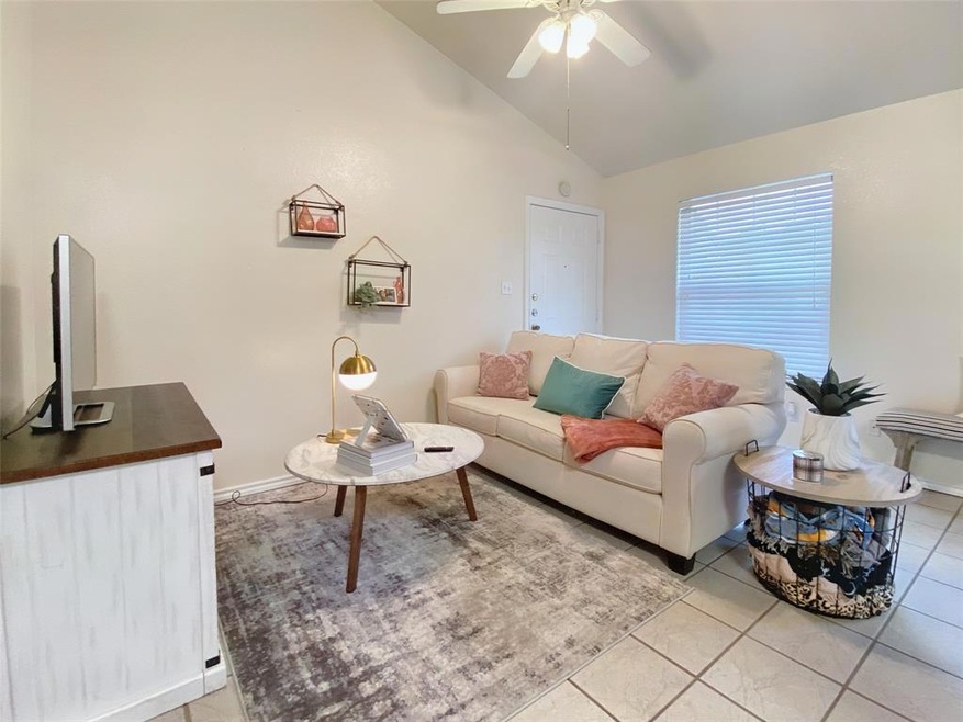 427 Lindsey St unit 121, San Marcos, TX 78666 - photo 1