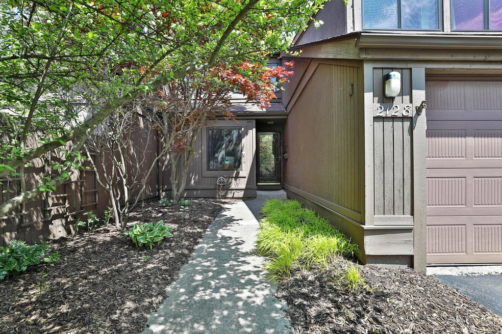 Welcome to 2128 Willowick Square