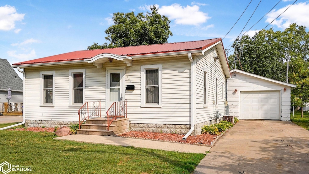 308 E Van Buren St, Washington, IA 52353 - photo 1