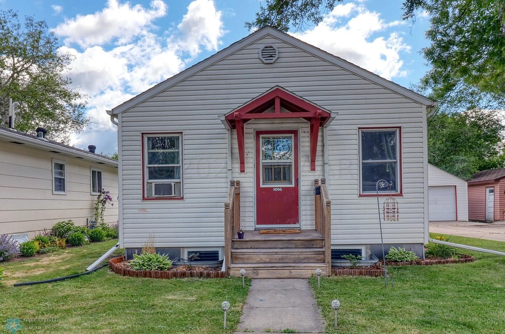 1016 14th St N, Moorhead, MN