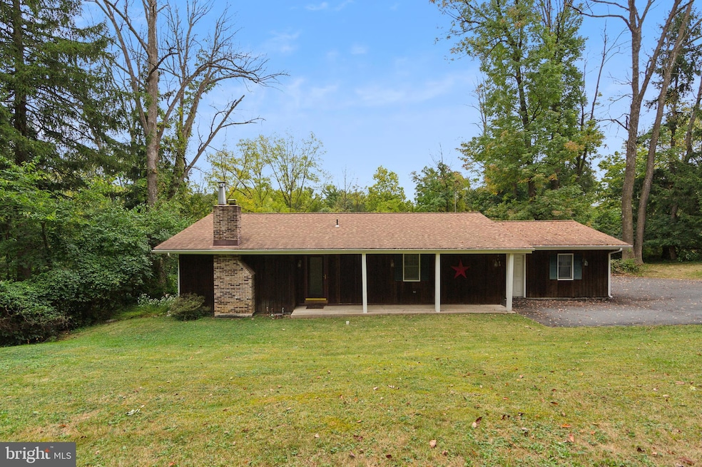 217 Mountain View Rd, Reading, PA 19607 - photo 1
