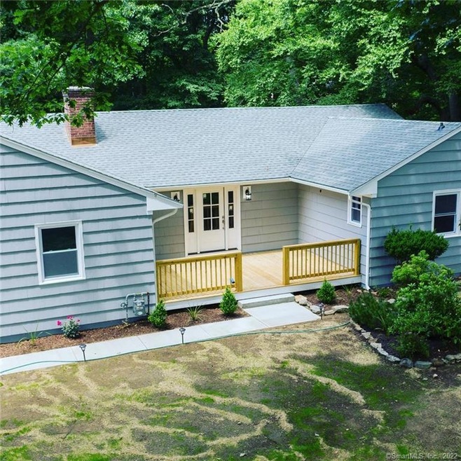 555 Shelton Rd, Trumbull, CT 06611 - photo 1