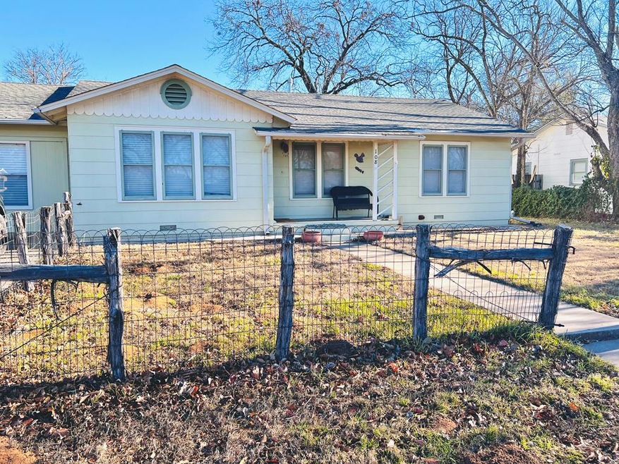 108 W Mulberry St, Fredericksburg, TX 78624 - photo 1