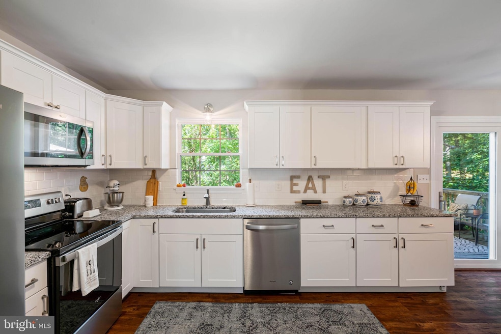 7502 Elmores Ln, Warrenton, VA 20187 - photo 1