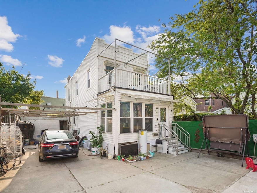 82-13 Clemente Ct, Woodhaven, NY 11421 - photo 1