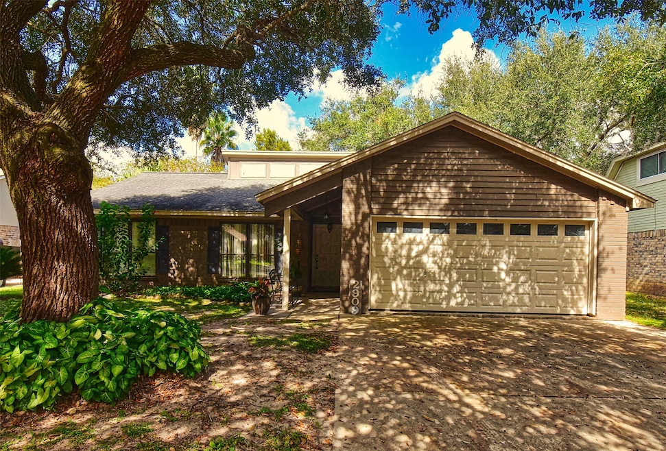 2909 La Mesa St, Bay City, TX 77414 - photo 1