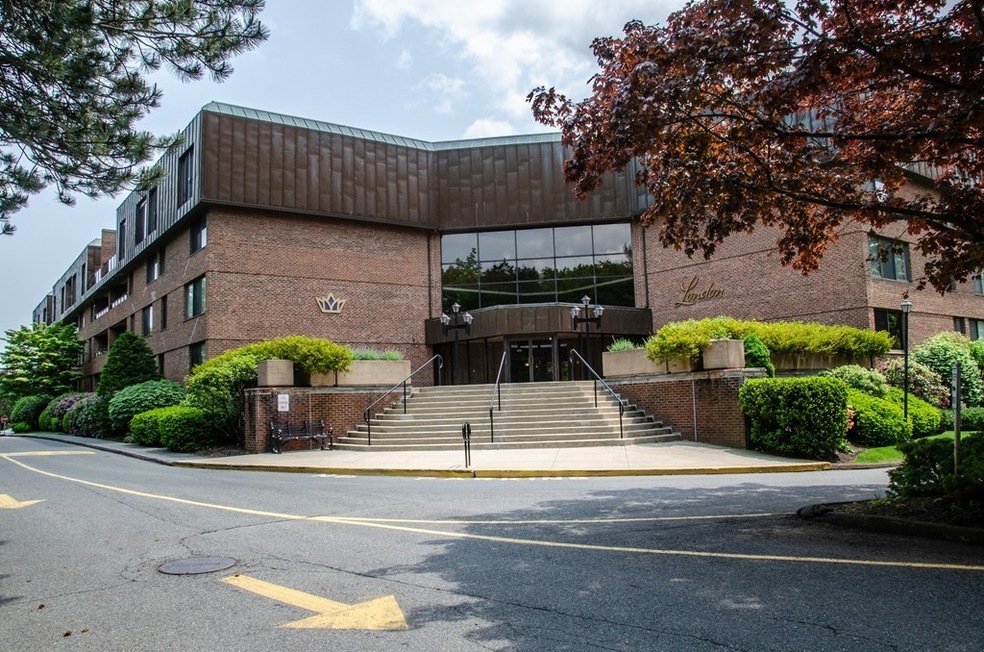 404 Paradise Rd unit 2A, Swampscott, MA 01907 - photo 1