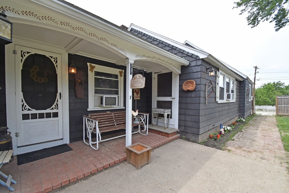 35 Edgewater Dr, Blackstone, MA 01504 - photo 1