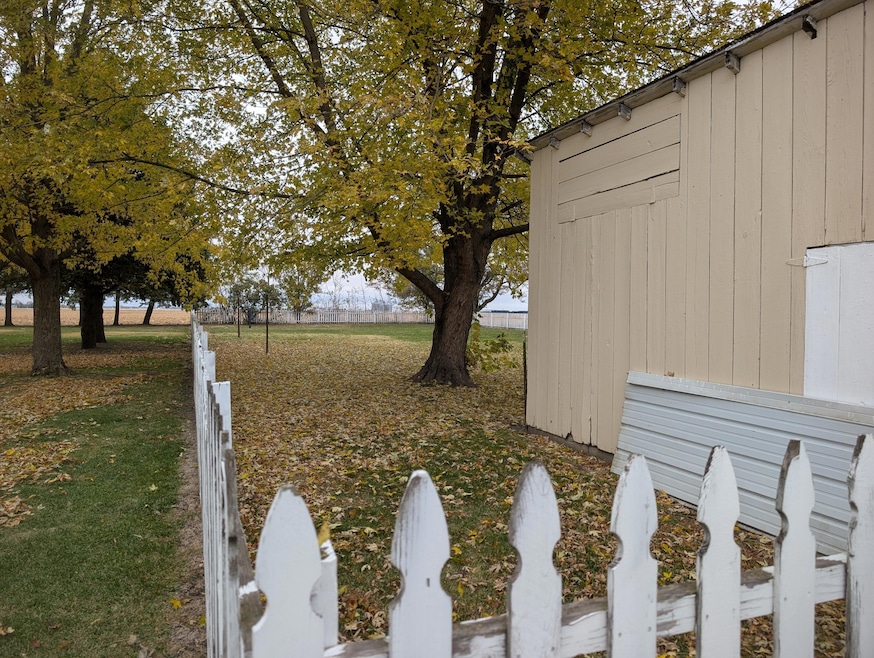 601 W Gordon St, Francesville, IN 47946 - photo 1