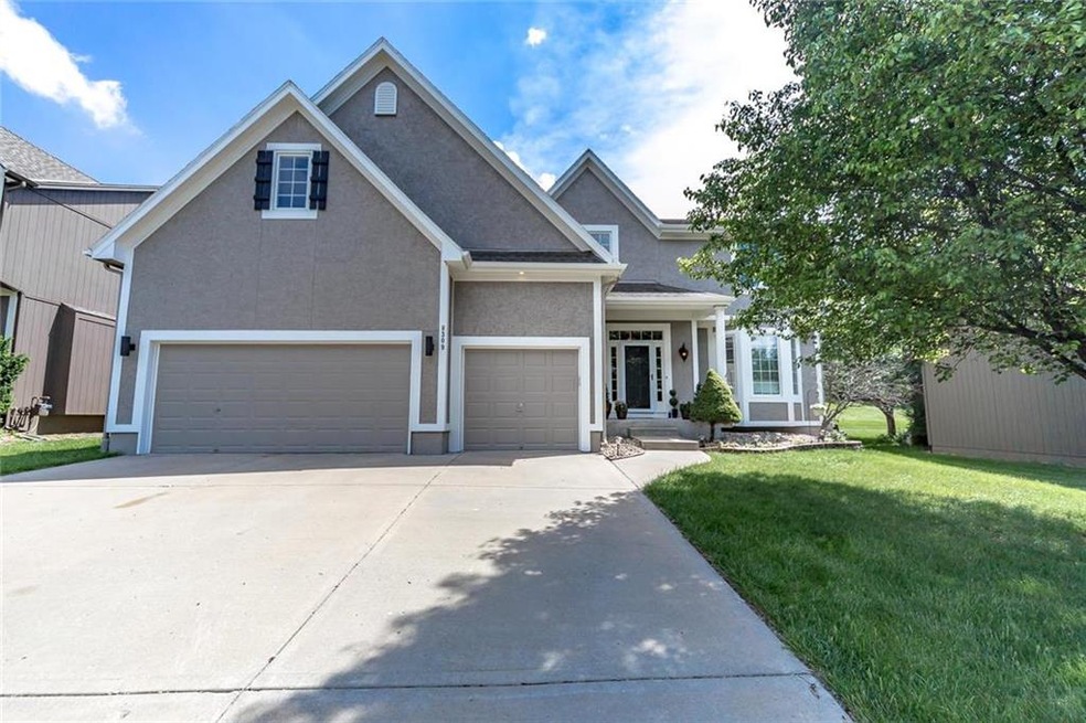 Gorgeous two story home with open floor plan in de