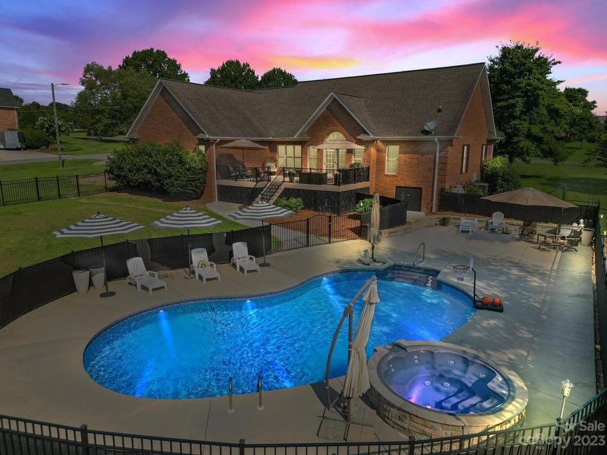 140 Wintergreen Cir, Statesville, NC 28677 - photo 1