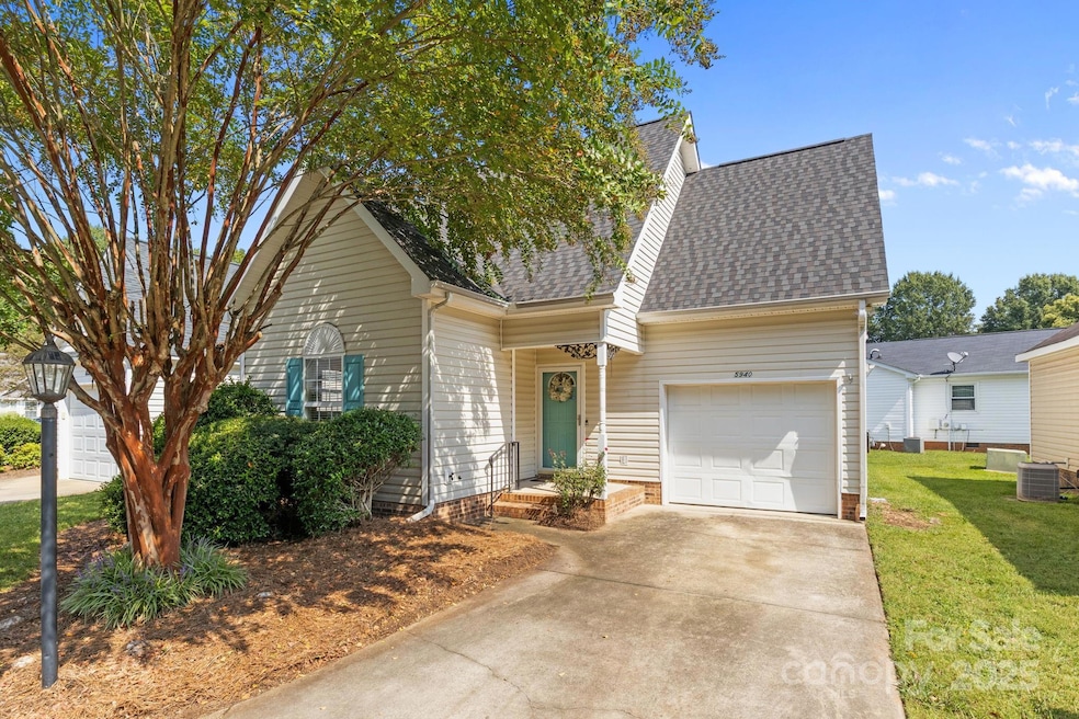 5940 Crape Myrtle Ln, Charlotte, NC 28216 - photo 1