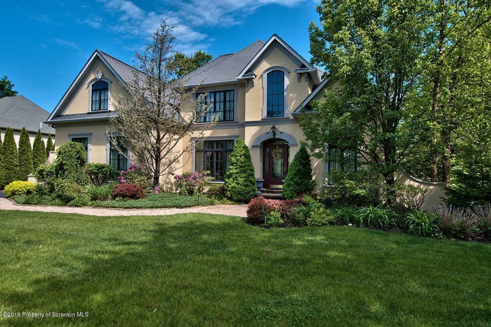 815 Parkview Rd, Moscow, PA 18444 - photo 1