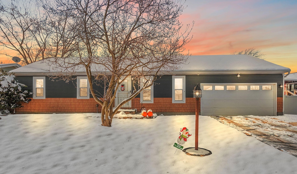 1407 Peachtree Dr, Valparaiso, IN 46383 - photo 1