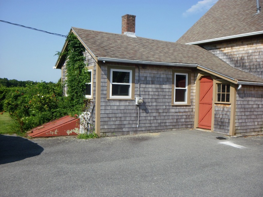 713 Russells Mills Rd unit Rear, South Dartmouth, MA 02748 - photo 1