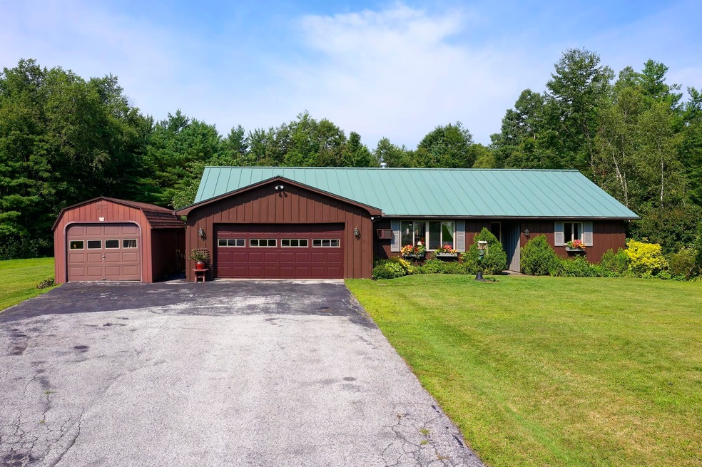 72 E Mountain View Dr, Rutland, VT 05701 - photo 1