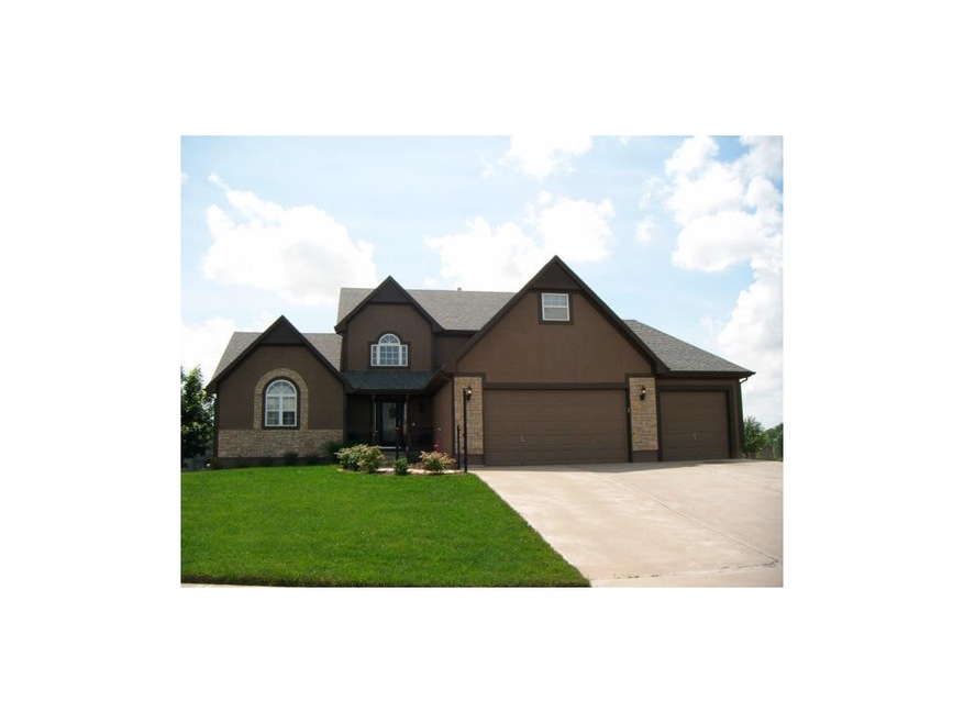 900 Birchwood Dr, Raymore, MO 64083 - photo 1