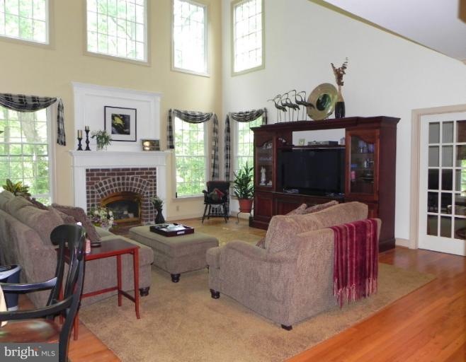 8 Padonia Woods Ct, Cockeysville, MD 21030 - photo 1