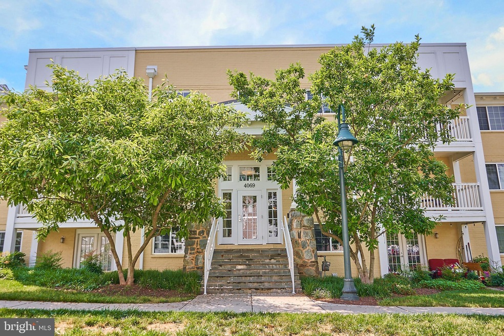 4069 S Four Mile Run Dr unit 404, Arlington, VA 22204 - photo 1