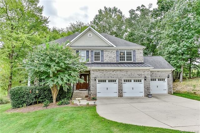 Fantastic Curb Appeal!