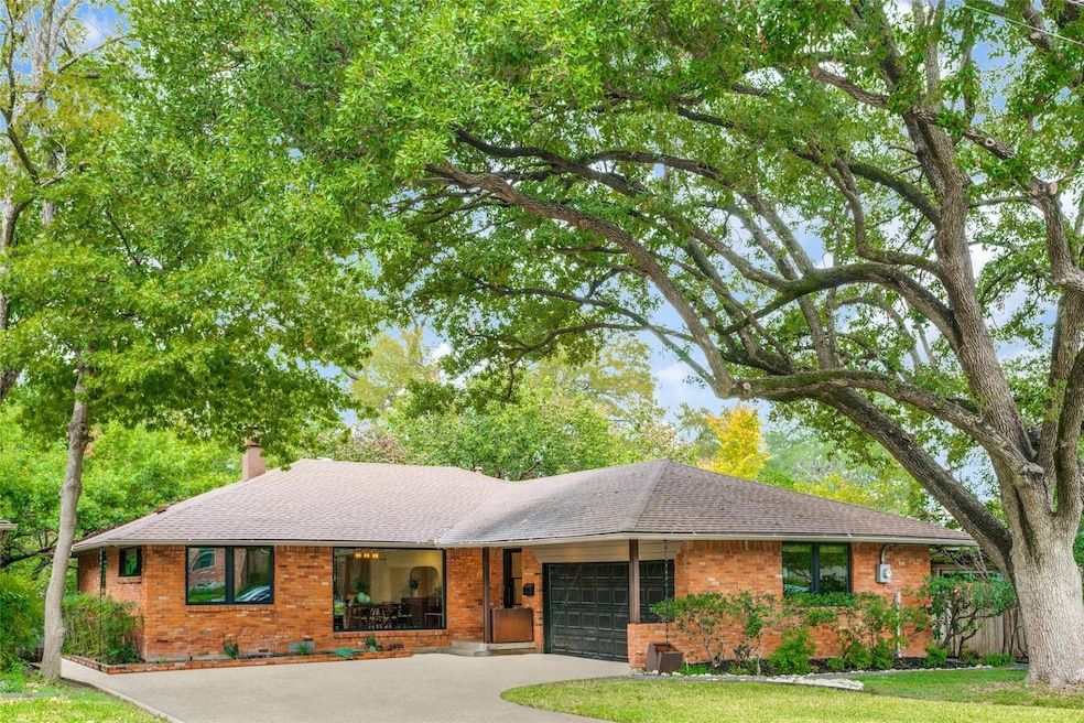 6821 Blessing Dr, Dallas, TX 75214 - photo 1