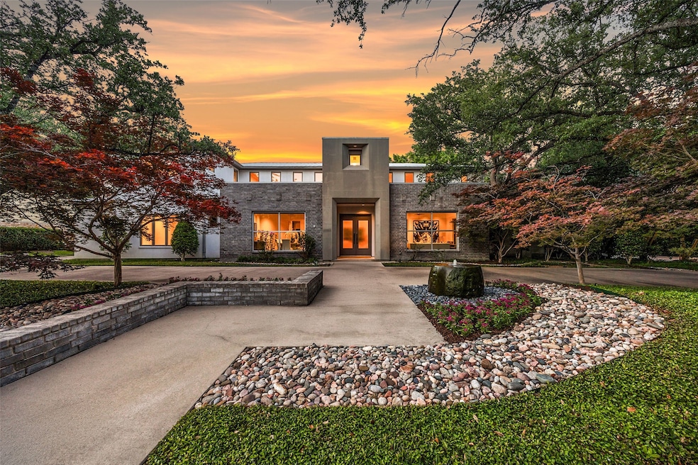 For Sale $2,750,000 • Co-Listing Agent