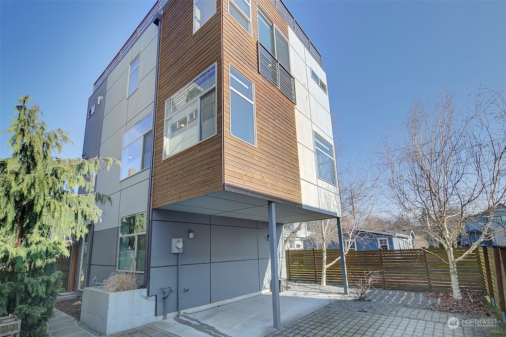 Sold $1,025,000 • Co-Listing Agent