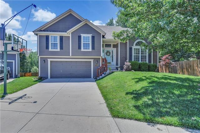 5050 Brownridge Dr, Shawnee, KS 66218 - photo 1