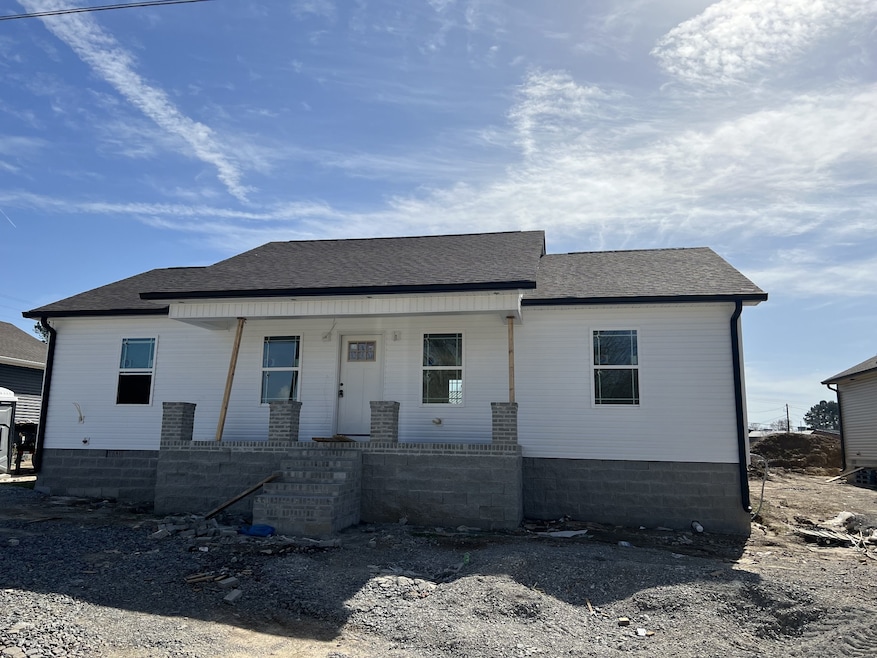 303 W Coffee St, Manchester, TN 37355 - photo 1