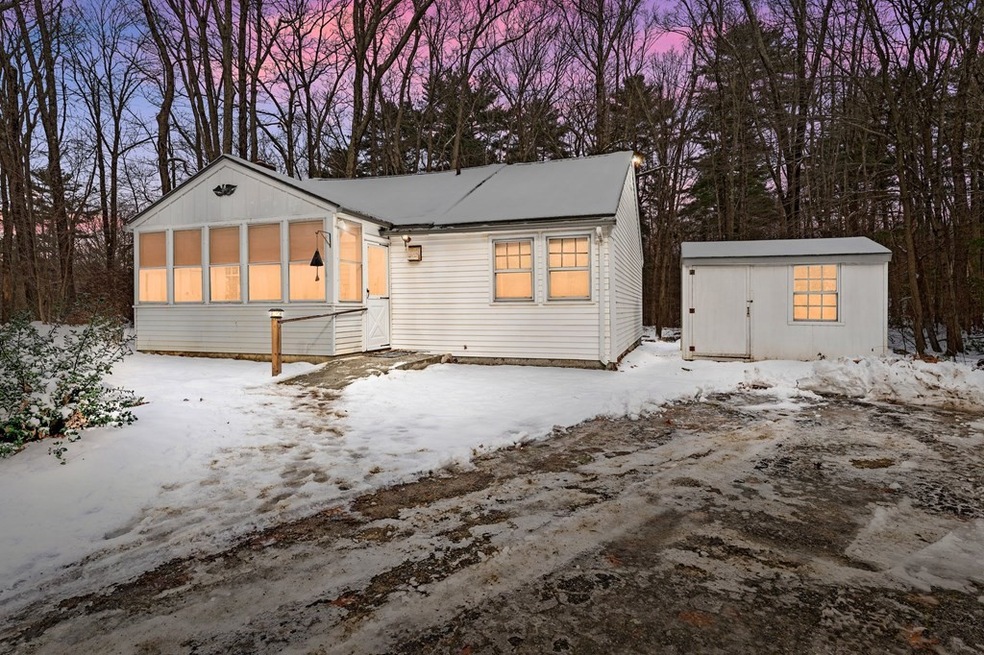 310 Douglas St, Uxbridge, MA 01569 MLS 73195356