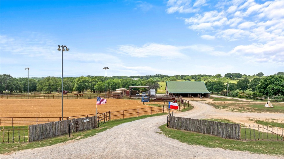 272 Private Road 3143, Decatur, TX 76234 - photo 1