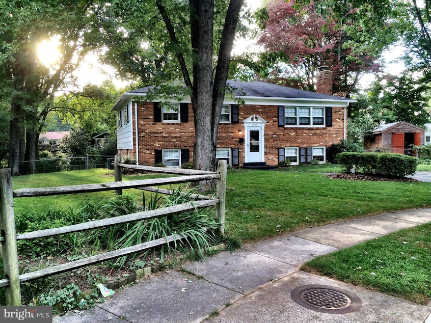 4308 Hollowview Ct, Fairfax, VA 22032 - photo 1