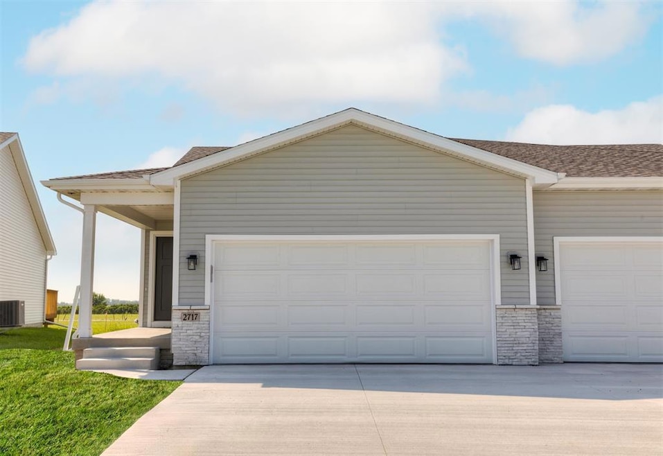 2717 13th St NE, Bondurant, IA 50035 - photo 1