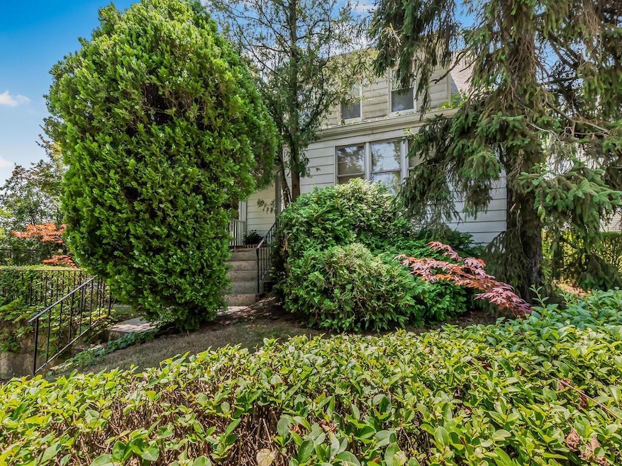 For Sale $699,900 • Co-Listing Agent