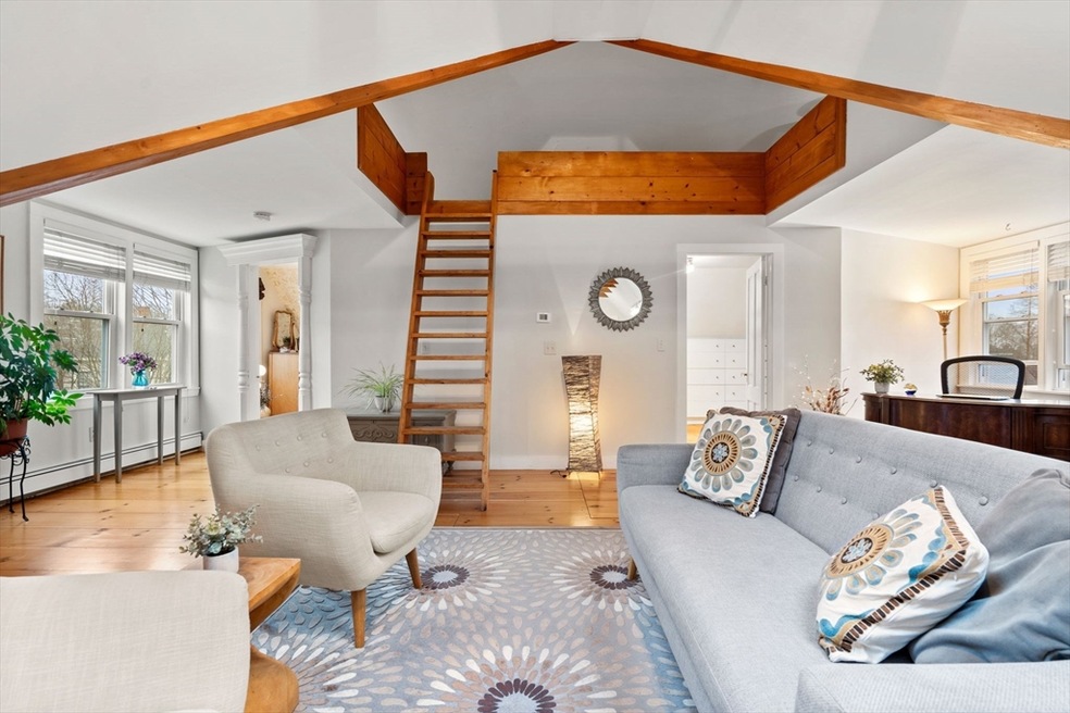 61 Federal St unit 3, Newburyport, MA 01950 - photo 1