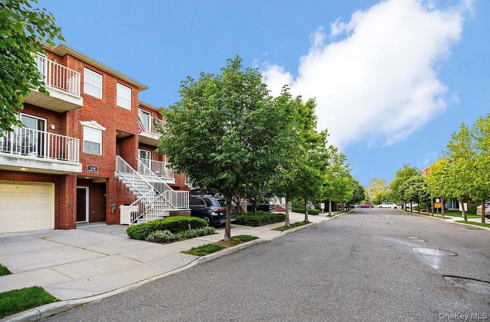 306 Weatherly Place unit 107, College Point, NY 11356 - photo 1