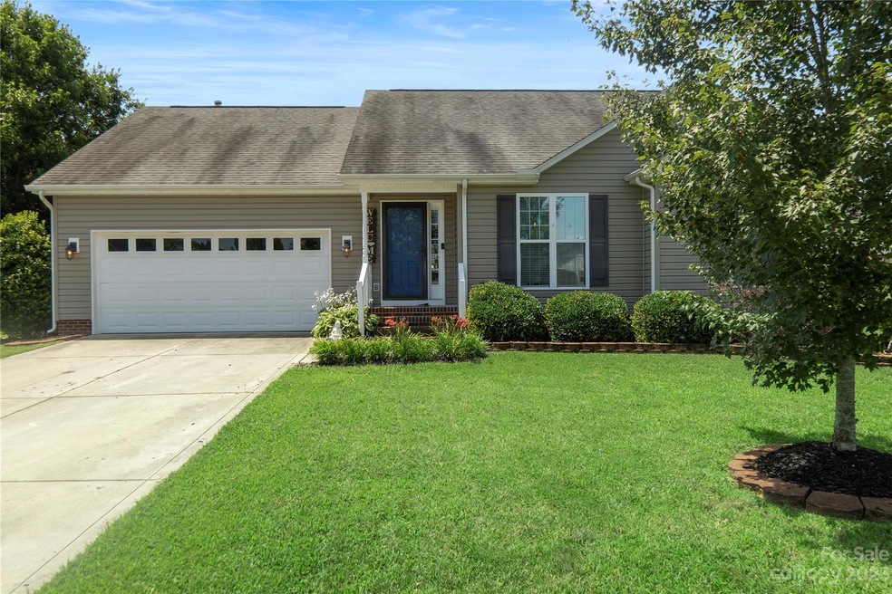 3012 Hereford Ln, Dallas, NC 28034 - photo 1