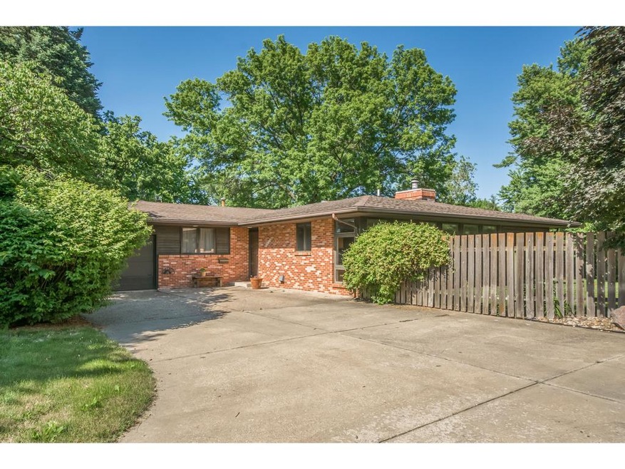 1813 E 27th St, Des Moines, IA 50317 - photo 1