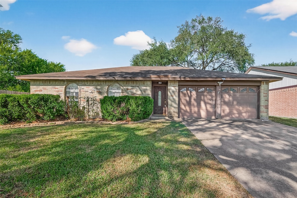 16734 Pebbleglen Dr, Houston, TX 77095 - photo 1